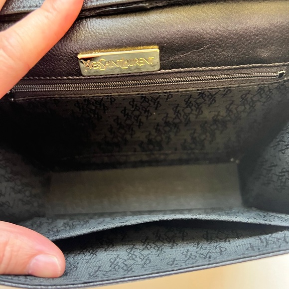 YVES SAINT LAURENT Sac à bandoulière en cuir Noir - Picture 6 of 12